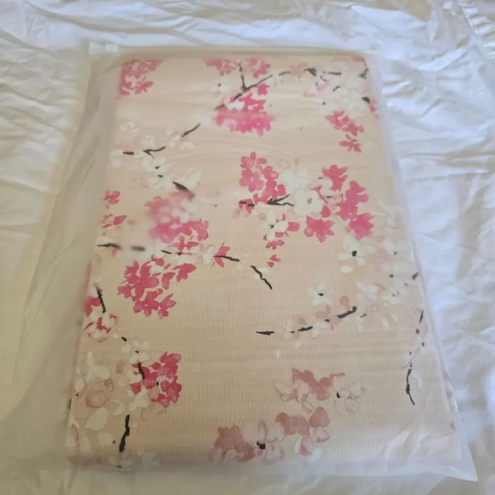 DGwellyeeh Cherry Blossom Vinyl Rectangle Table Cloth 55